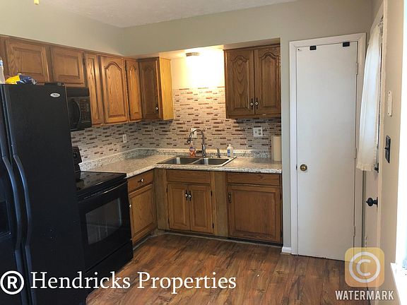 5th image of 3532 Camelot Dr