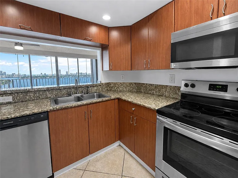 7601 E Treasure Dr #1807 — Photo 5