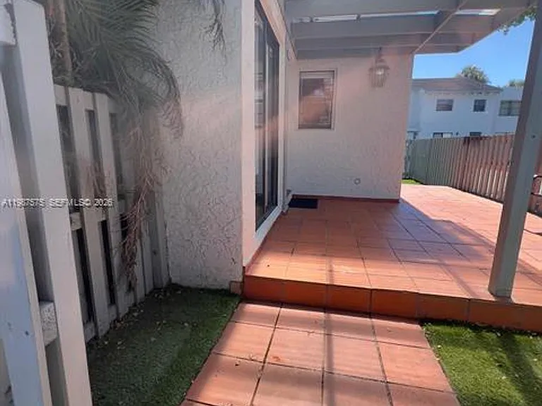 10550 NW 7th Ter #B7 — Photo 5
