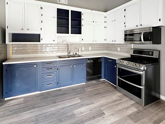 3rd image of 227 Candlewood Dr