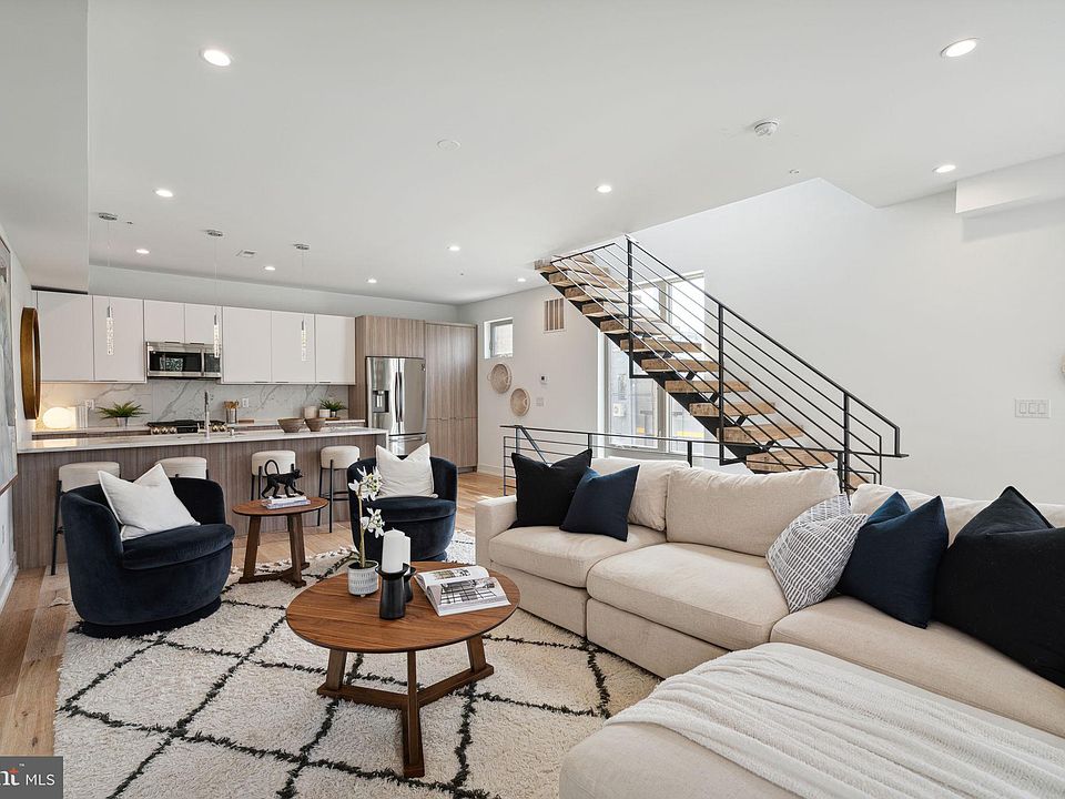 1st image of 119 Greenwich St #1