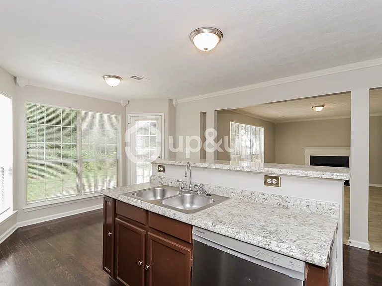 1122 W Shore Dr — Photo 6
