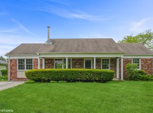 1075 Aspen Dr, Buffalo Grove, IL 60089