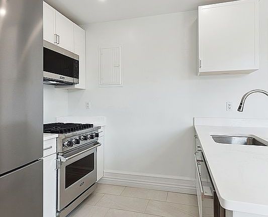 3rd image of 40 W 72nd St APT 155