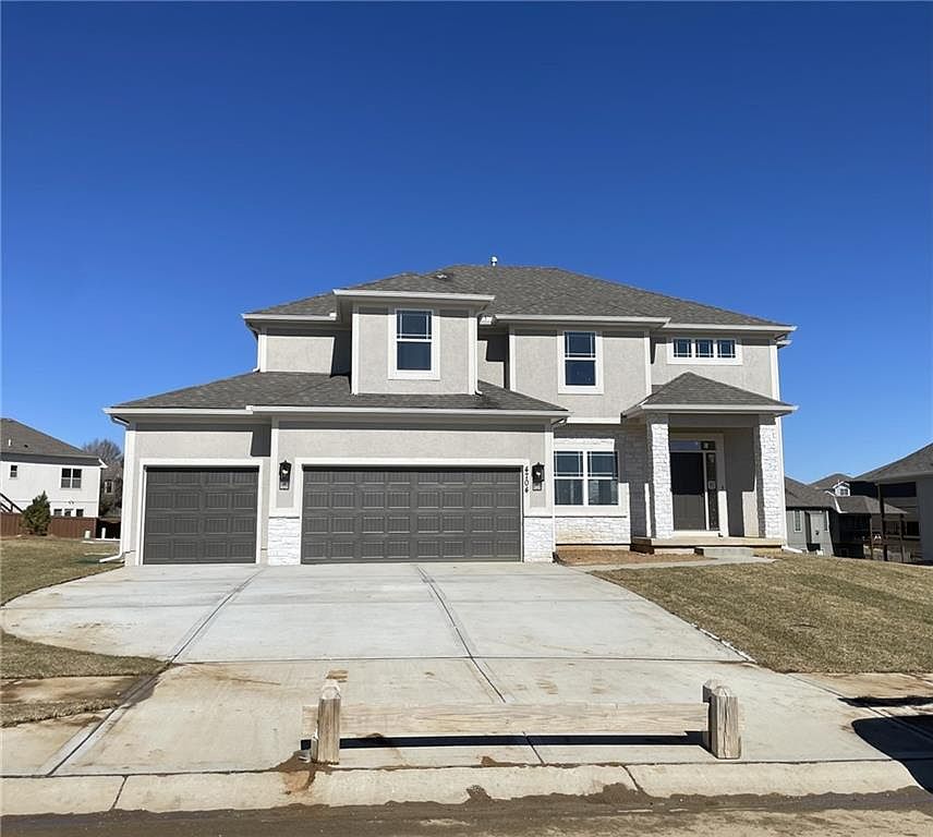 8923 N Poplar Ave, Kansas City, MO 64156 | Zillow