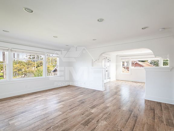 3rd image of 4326 Victoria Park Pl #2
