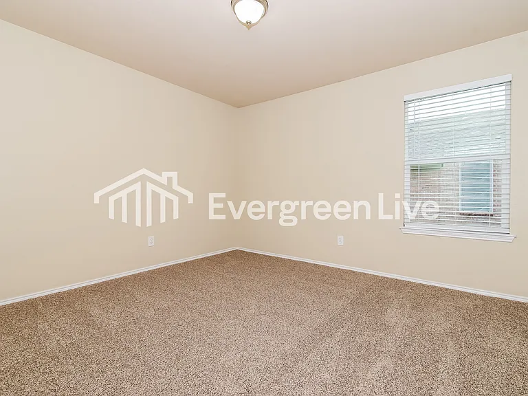 528 Silver Leaf Dr — Photo 10