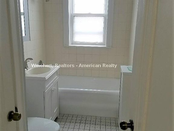 4th image of 2633 W Carmen Ave #2E