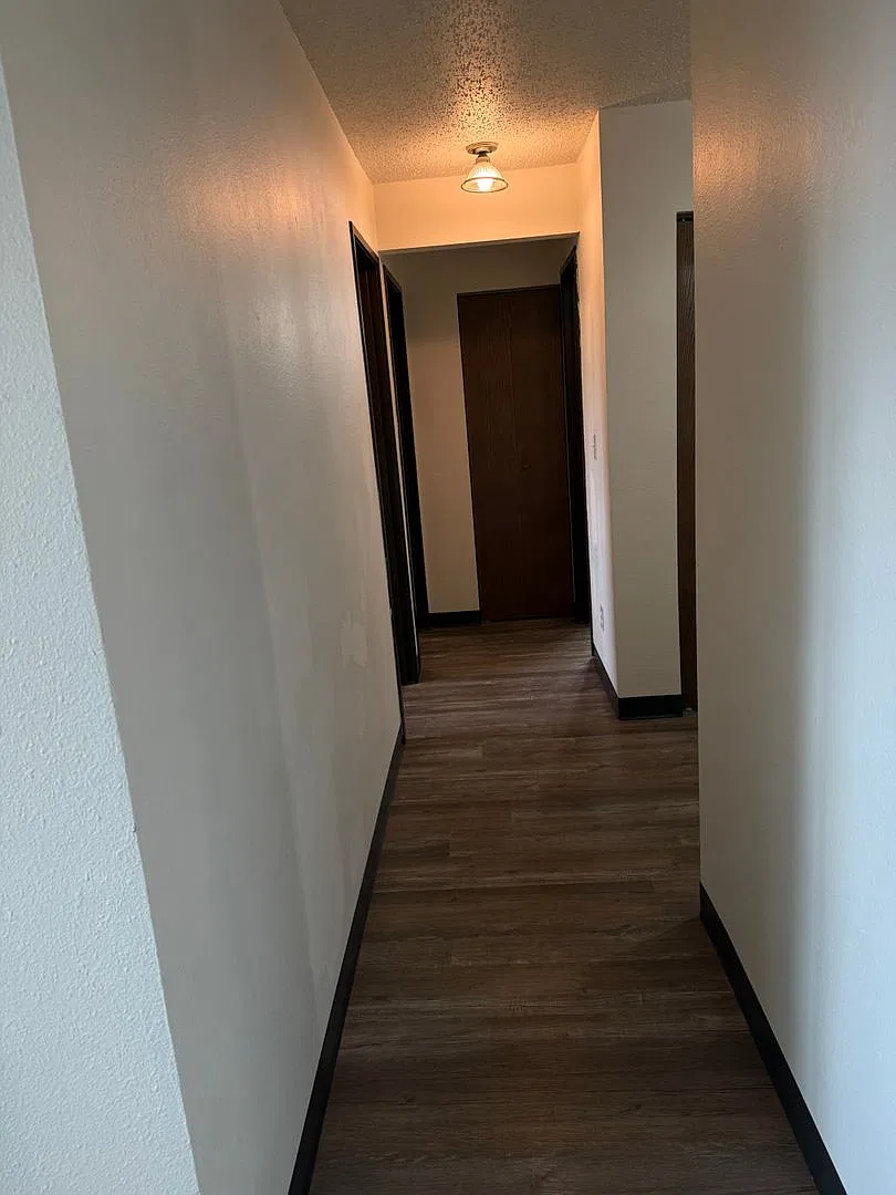 Royal Manor Apartments — Photo 4