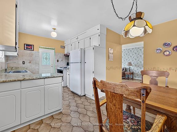 4th image of 65 Goldsboro Rd