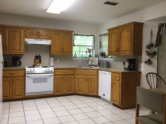 3rd image of 3 Remington Dr
