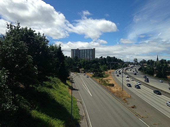 4th image of 3201 Pacific Ave Unit 306
