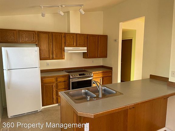 3rd image of 359 NE Oleary St