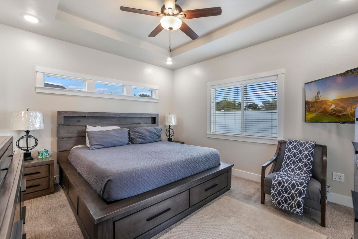 next background image