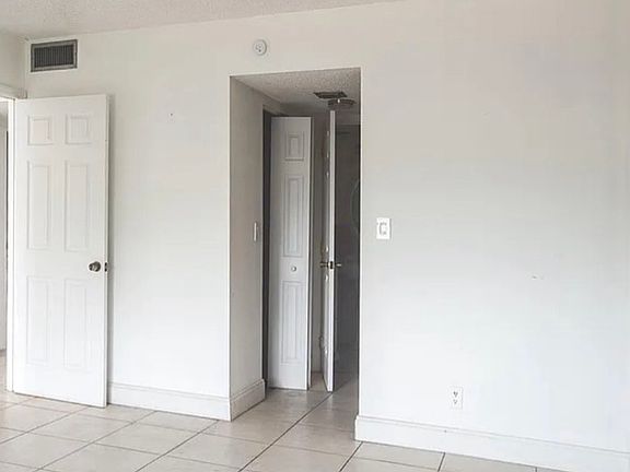 5th image of 2025 NE 164th St #B
