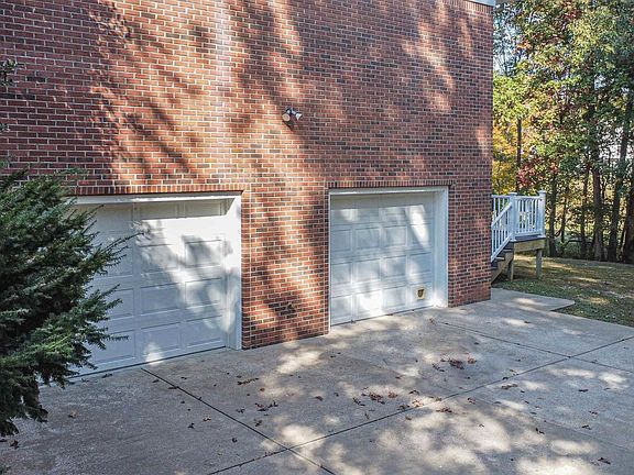 3rd image of 250 Waverly Pl