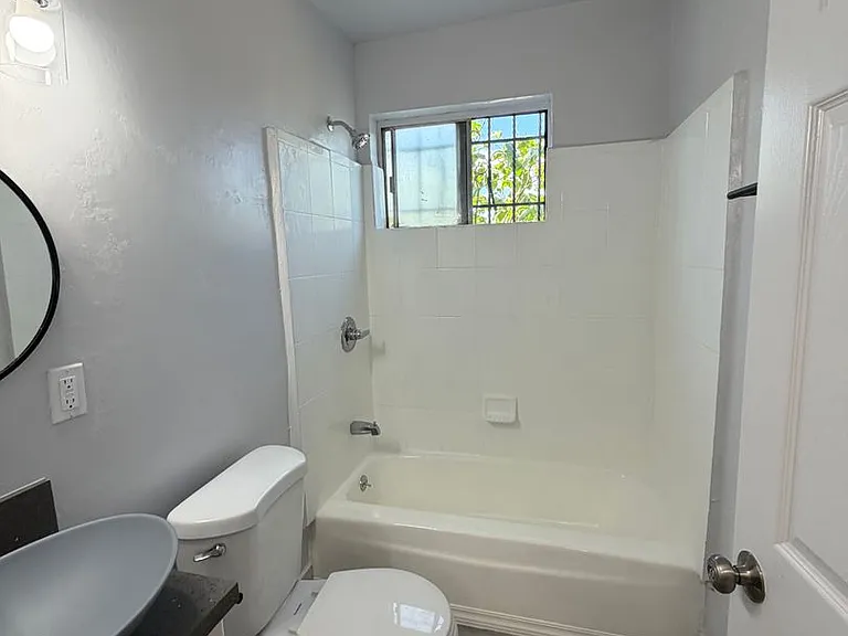 1334 W 93rd St — Photo 12
