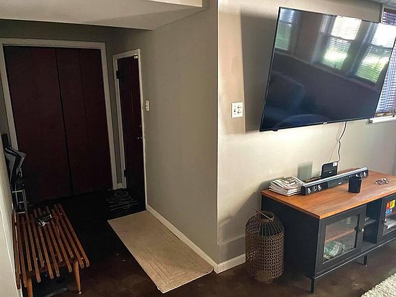 3rd image of 2438 N Campbell Ave #Basement