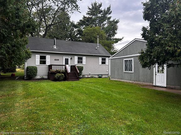 2nd image of 7189 Orchid Rd