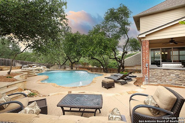 1st image of 807 ARTISAN WAY