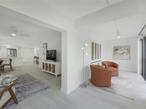 5 High Point CIR W #212, NAPLES, FL 34103