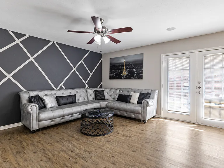 909 Arbor Downs Dr — Photo 15
