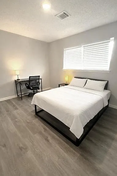 t bed linens and personal items are not included