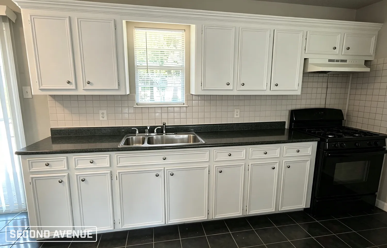 3 bed, 1.0 bath, 1068 sqft, $1,550 — Photo 4