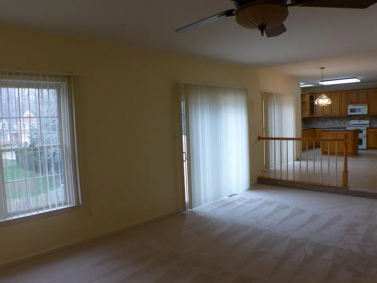 10008 Manor Pl — Photo 13