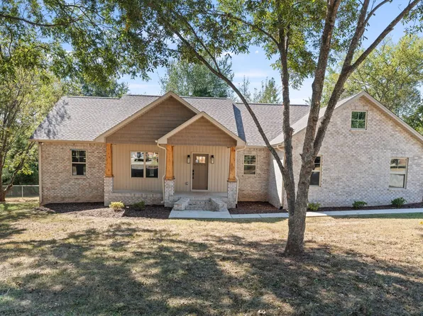 105 Lakeview Dr, Decherd, TN 37324