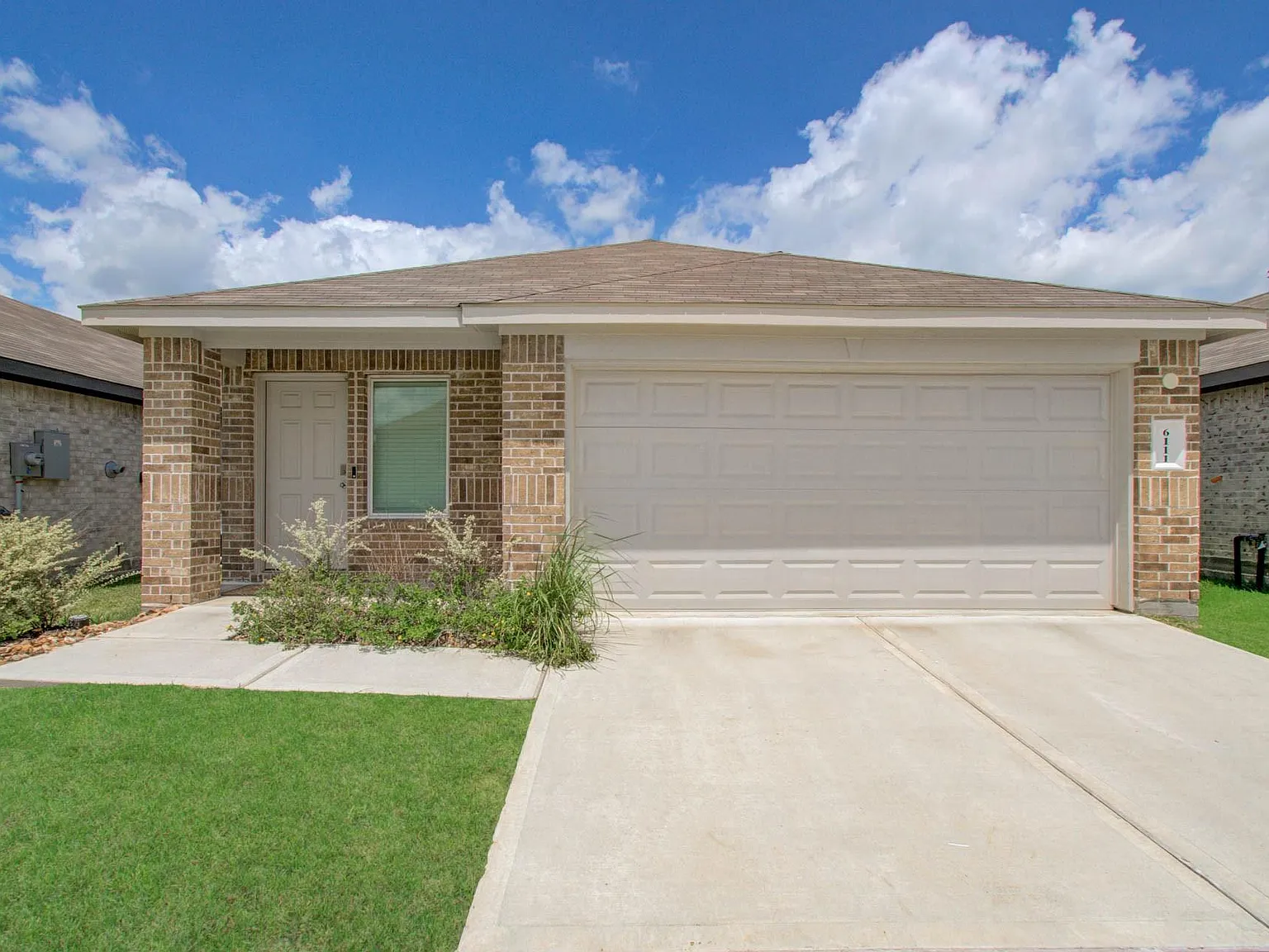 3 bed, 2.0 bath, 1586 sqft, $2,300 — Photo 3