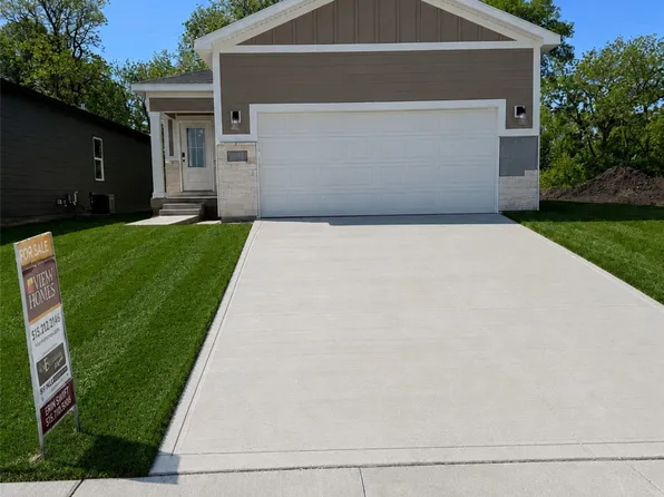 1052 NW Macarthur Ln, Waukee, IA 50263