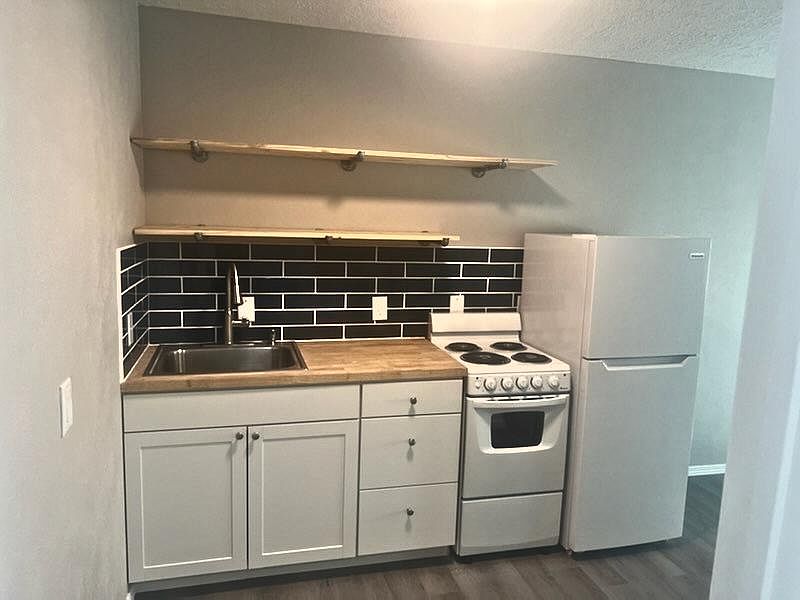 1st image of 318 Princeton Dr SE #10