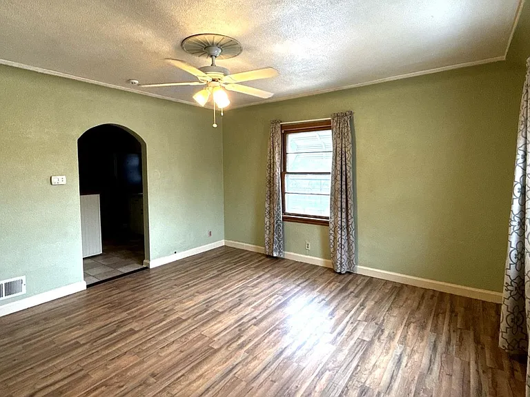 1222 E 3rd St — Photo 3
