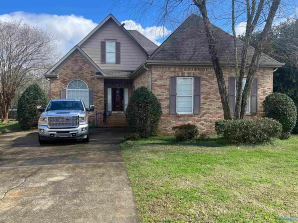 324 Lakepoint Dr, Gadsden, AL 35901