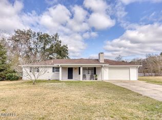 6401 Wildwood Rd, Moss Point, MS 39562