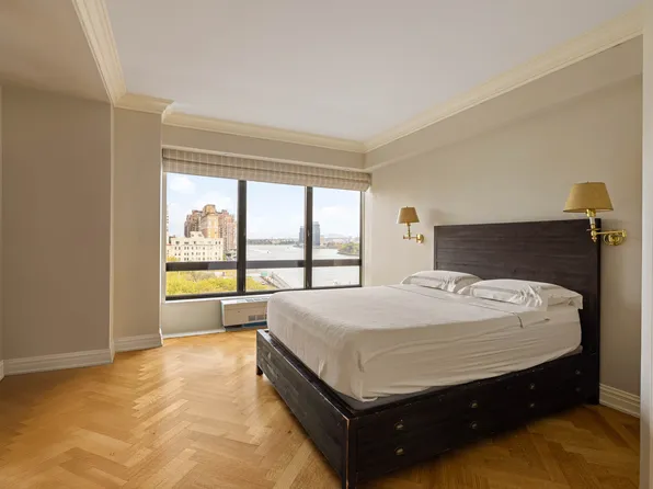 530 East 76th Street image 17 of 19