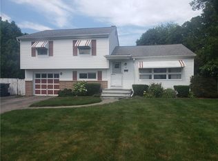 35 Village Cir, Warwick, RI 02888