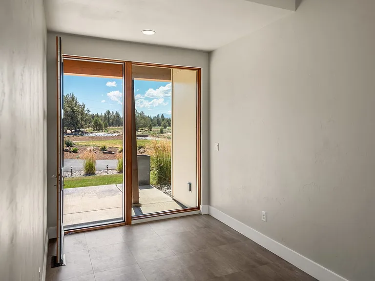 64144 Pioneer Loop — Photo 9