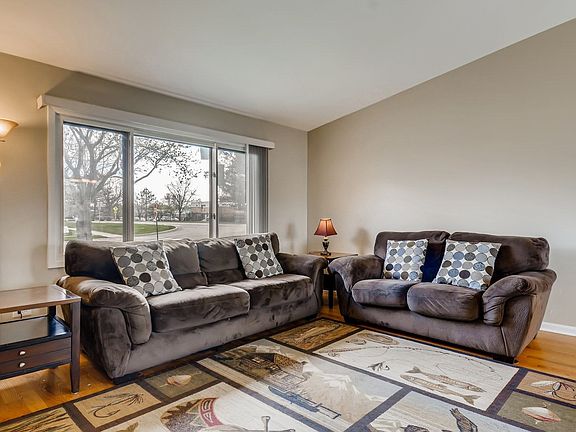 3rd image of 800 E Marshall Ct