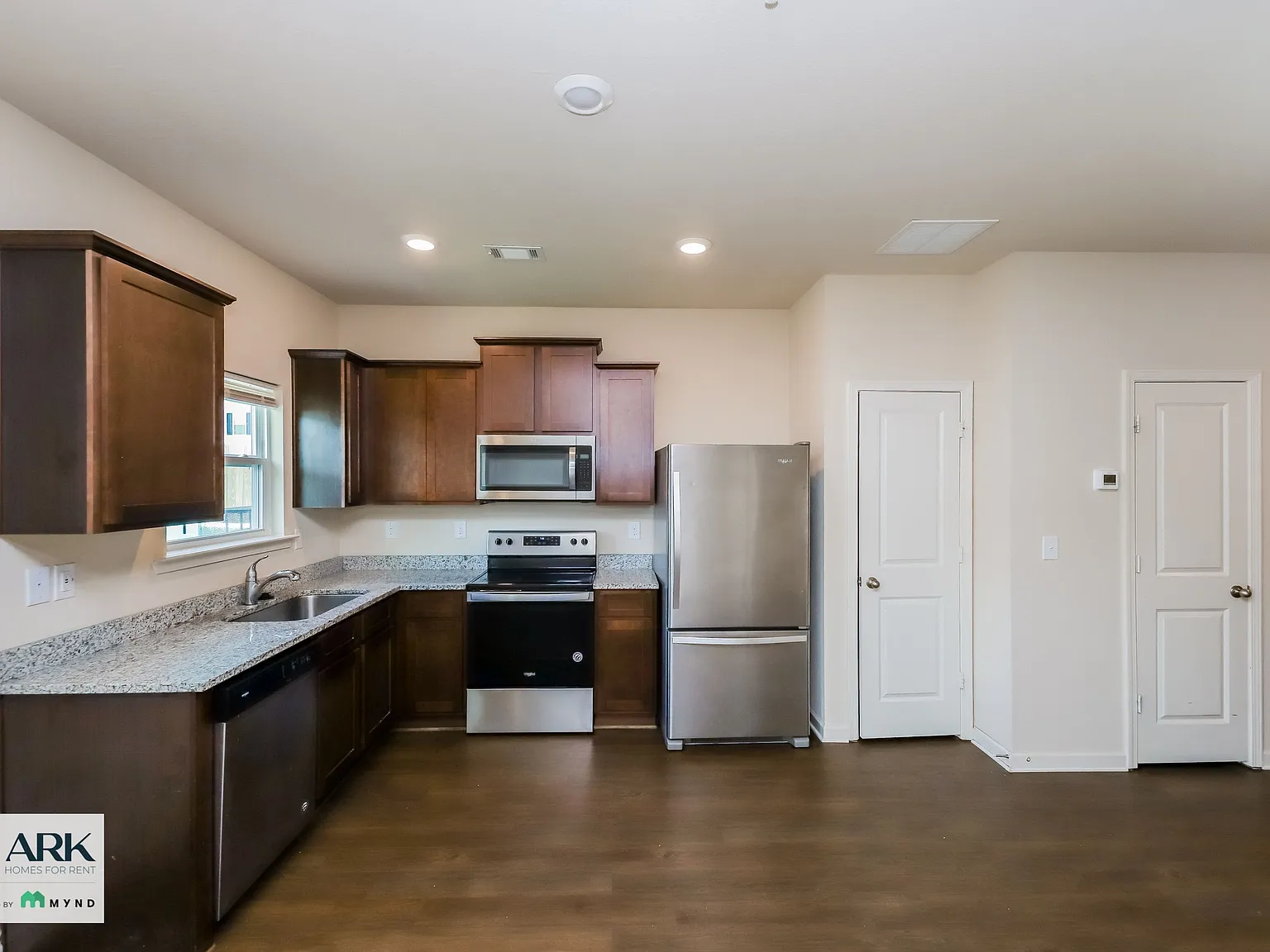 3 bed, 2.5 bath, 1419 sqft, $1,775 — Photo 3