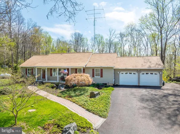 2135 Sterners Rd, Green Lane, PA 18054