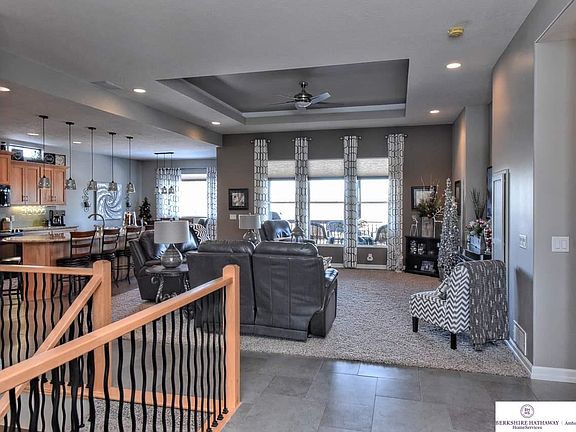 4th image of 18076 Honeysuckle Dr