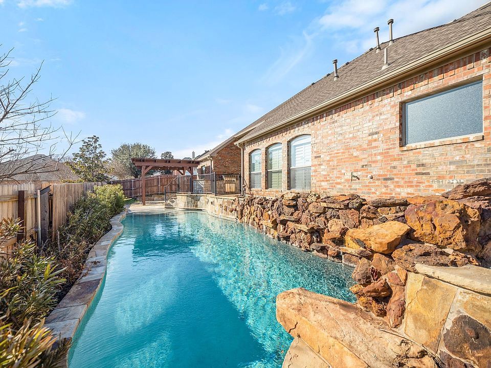 1st image of 605 Burnet Dr