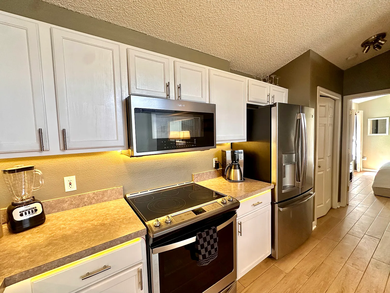 3 bed, 1850 sqft, $2,700 — Photo 2