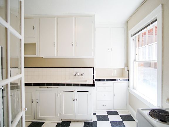 5th image of 751 SW Vista Ave #3