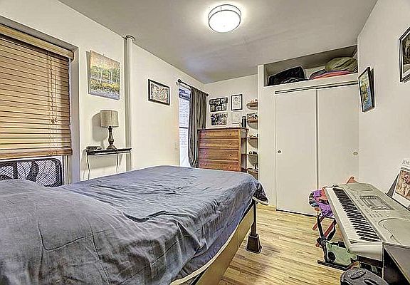 4th image of 520 E 11th St APT 5A