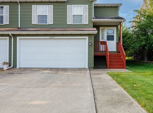 2717 Arrowhead Dr, Bloomington, IL 61704