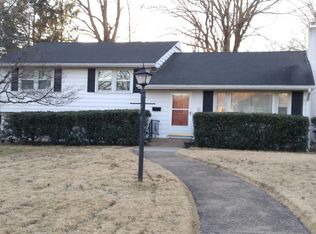 15 Woodhampton Dr, Ewing, NJ 08638