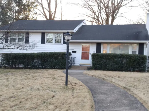 15 Woodhampton Dr, Ewing, NJ 08638